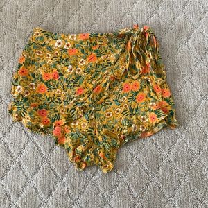 Really cute shorts with a tie